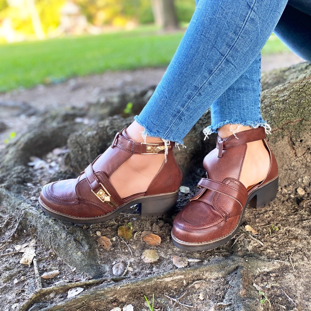 BROWN FAUX LEATHER BOOTIES